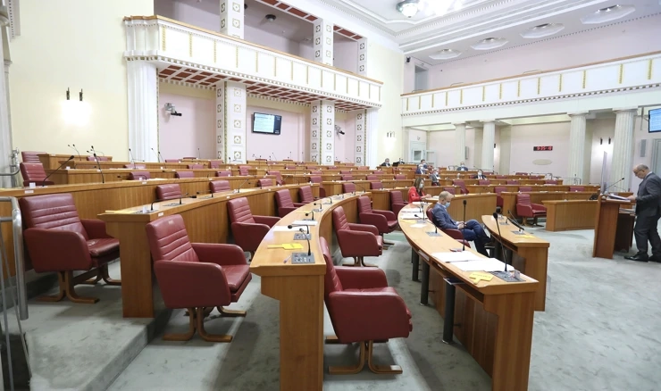 Sabor minutom šutnje obilježio Međunarodni dan borbe protiv nasilja nad ženama