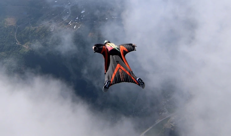 Njemački wingsuit pilot poginuo u nesreći u Švicarskoj
