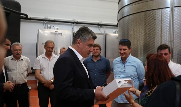 Predsjednik Milanović obišao Poljoprivrednu zadrugu Vrbnik i novi vinski podrum