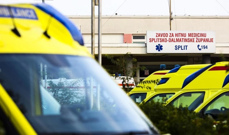  Mladi Britanac životno ugrožen nakon pada niz stepenice u središtu Splita