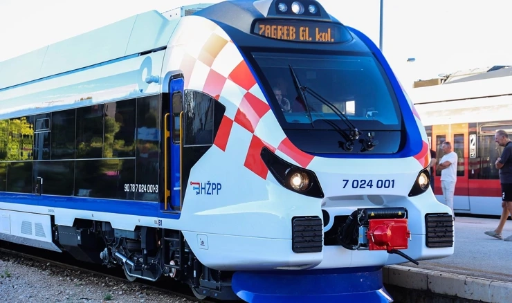 U promet uveden elektro-dizelski vlak na relaciji Split - Zagreb