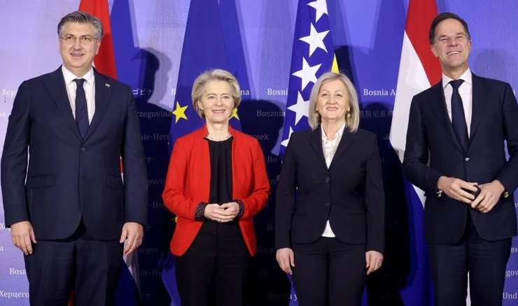 Zajedničko fotografiranje Borjane Krišto, Ursule von der Leyen, Marka Ruttea i Andreja Plenkovića