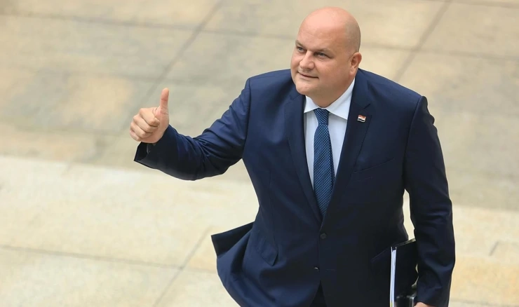 Dolazak ministra Šušnjara na sjednicu Vlade RH, 16. rujna