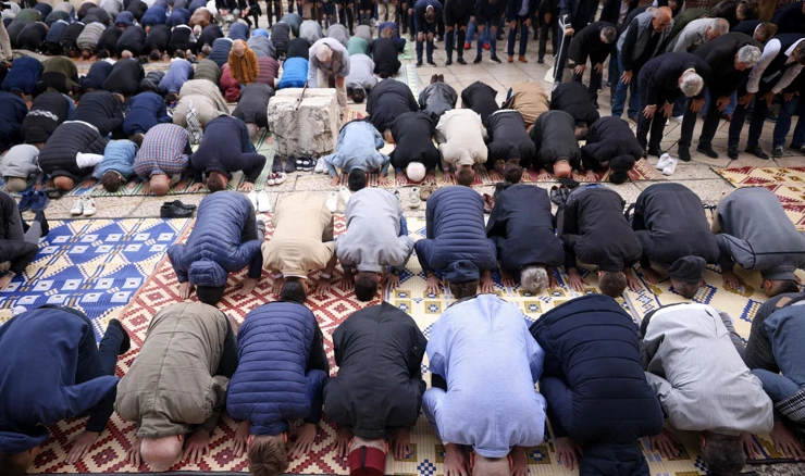 Muslimani slave Ramazanski bajram