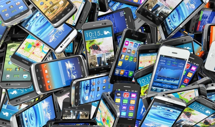 Koliko ljudi reciklira svoje stare mobitele i laptope? 