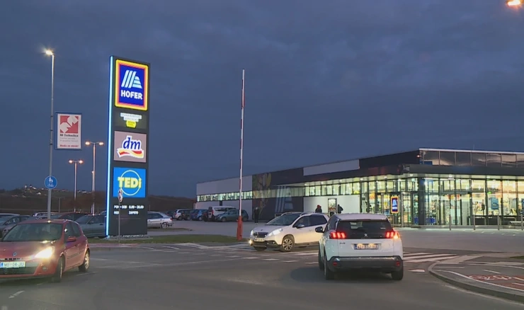 Sve veći broj Hrvata u slovenskim trgovinama 