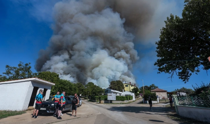  Barban: Veliki požar izbio u Punteri 