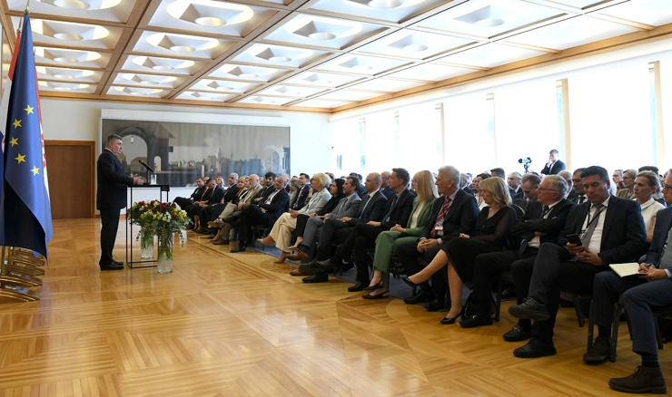 Predsjednik Zoran Milanović s hrvatskim veleposlanicima