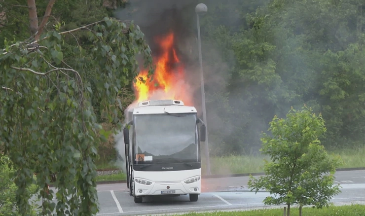 Na parkiralištu Muzeja krapinskih nenadertalaca zapalio se autobus 