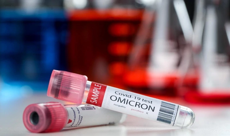  Omikron se širi "iznimnom brzinom"