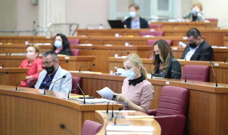 Dug veledrogerijama izazvao buru u Saboru