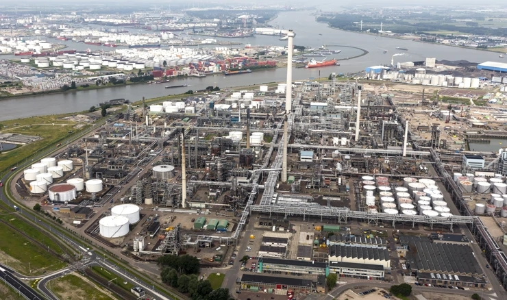 Shellova rafinerija u Rotterdamu