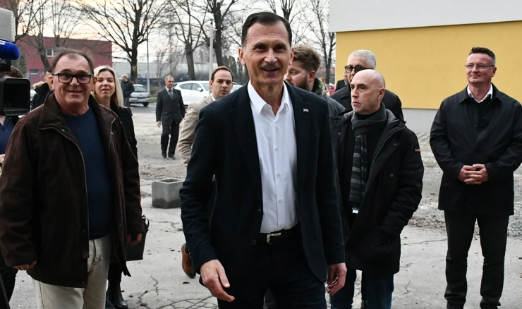 Predsjednički kandidat Dragan Primorac u posjeti Grupaciji Đuro Đaković 
