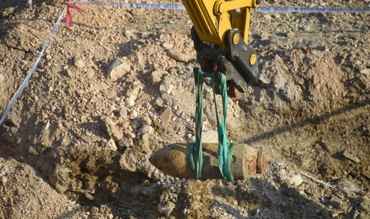 Izmještena avionska bomba