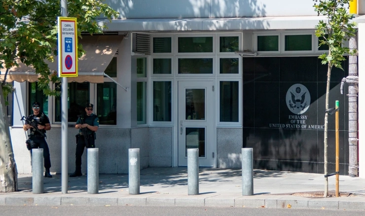 Veleposlanstvo SAD-a, Ilustracija