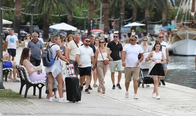 Turisti u Makarskoj