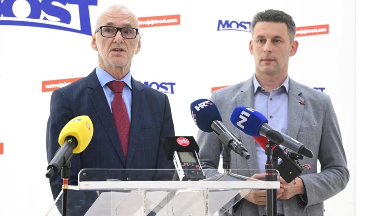 Robert Podolnjak i Božo Petrov