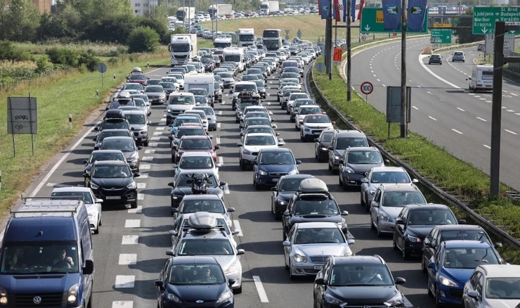 HAK: Kod Lučkog kolona duga pet kilometara