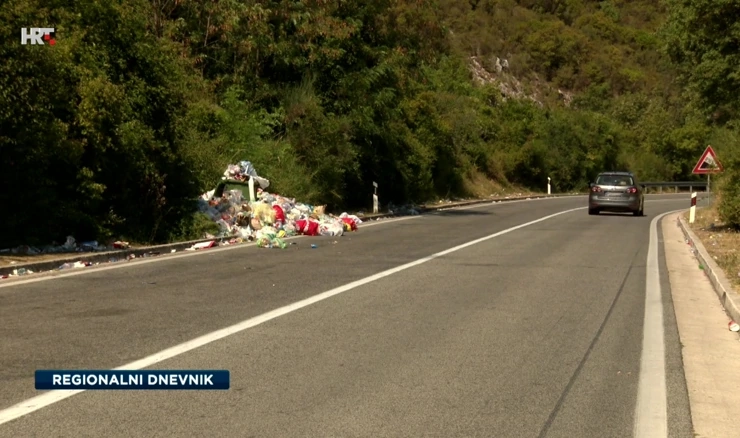 Goleme količine otpada u Konavlima nakon prometnih gužvi