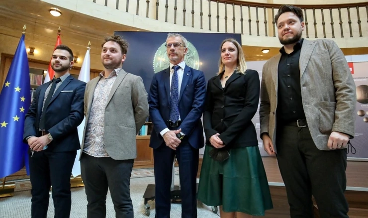 Guverner Hrvatske narodne banke Boris Vujčić dodijelio je nagrade autorima najušpjesnijih dizajnerskih rješenja hrvatskih eurokovanica