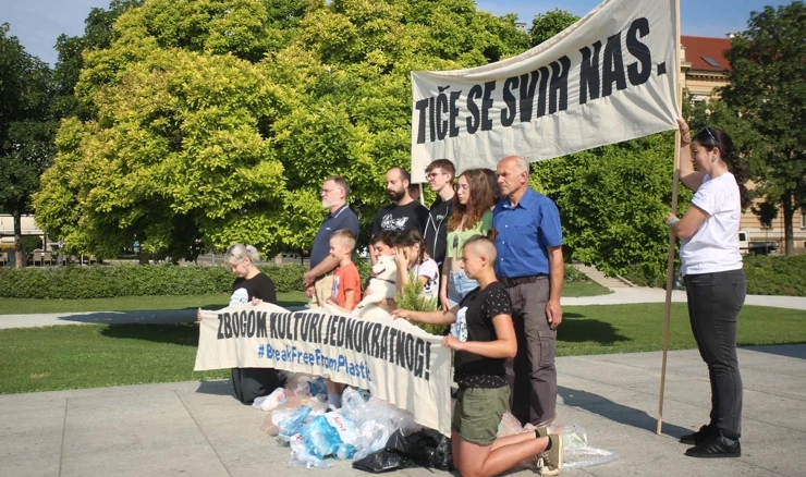 Performans Zelene akcije na Trgu kralja Tomislava