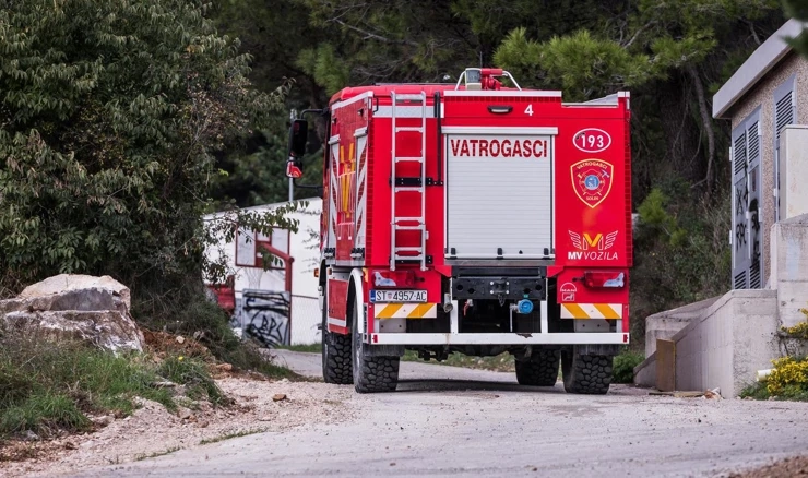Solin: U požaru obiteljske kuće smrtno stradala starija osoba