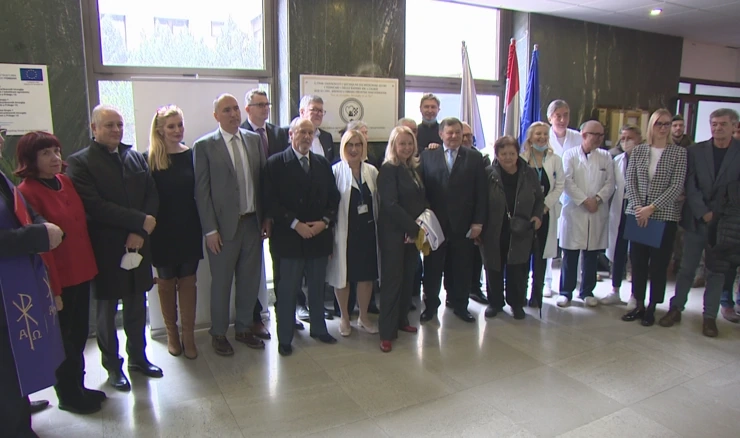 Spomen ploča u čast zdravstvenim djelatnicima iz Domovinskog rata