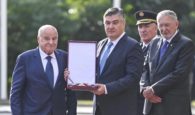 Milanović odlikovao ratni kabinet ministra Ivana Jarnjaka
