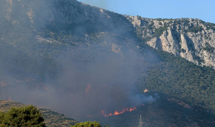 Požar u Kaštel Sućurcu