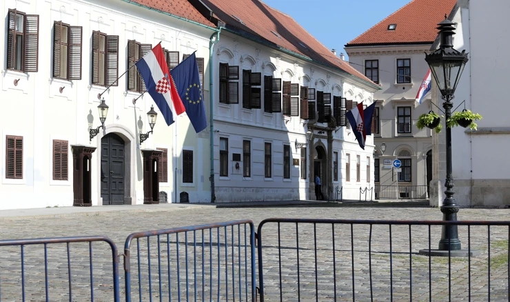 Banski dvori bez komentara na nagađanja o rekonstrukciji Vlade