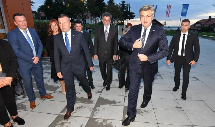 Plenković na otvorenju škole u Svetom Iliji