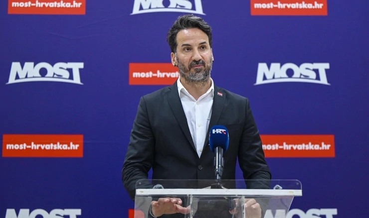 Miletić je upozorio i na taksi agregatore koji gomilaju dugove prema državi