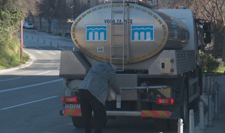 Vodovod šalje cisterne s pitkom vodom