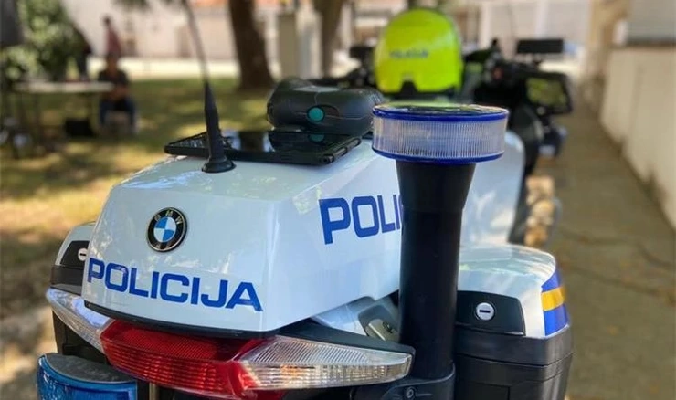 policija