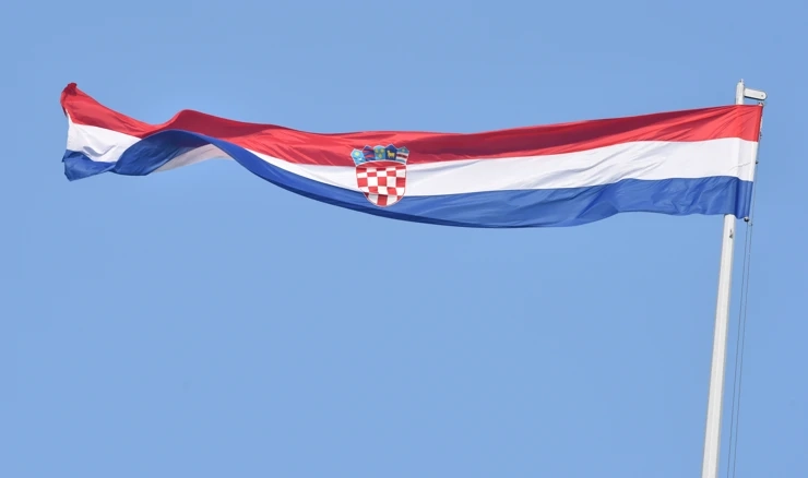 Skinuli hrvatsku zastavu i to snimali