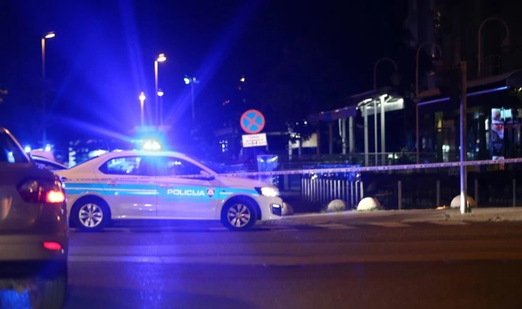 Policija na mjestu tučnjave - ilustracija