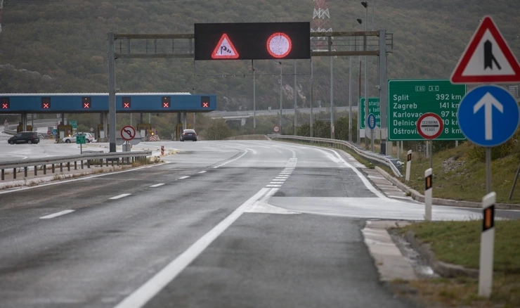 Zbog jakog vjetra ograničenja i zabrane na autocestama i državnim cestama