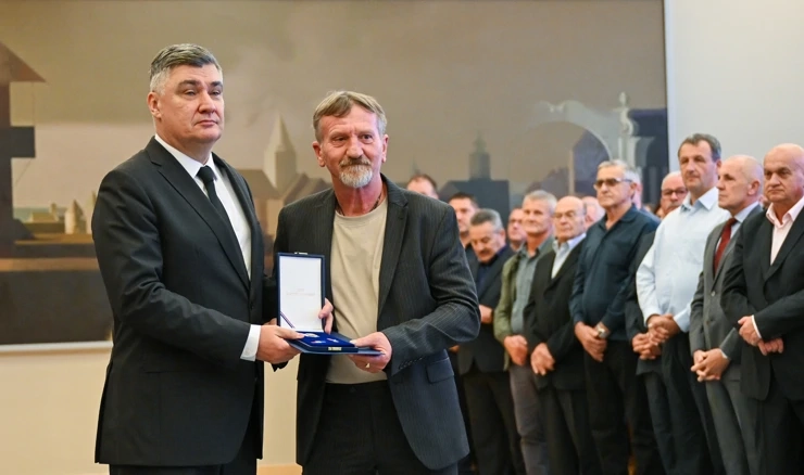 Zoran Milanović dodjeljuje odlikovanja