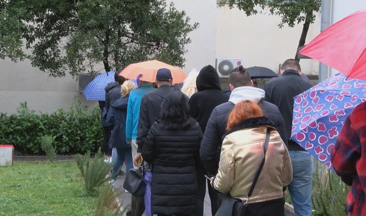Redovi za cijepljenje u Splitu