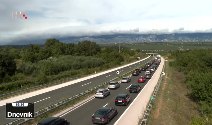 Bura omela smjenu gostiju