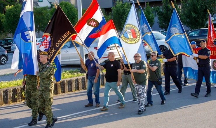 Mimohodom obilježen Dan osječkih branitelja 