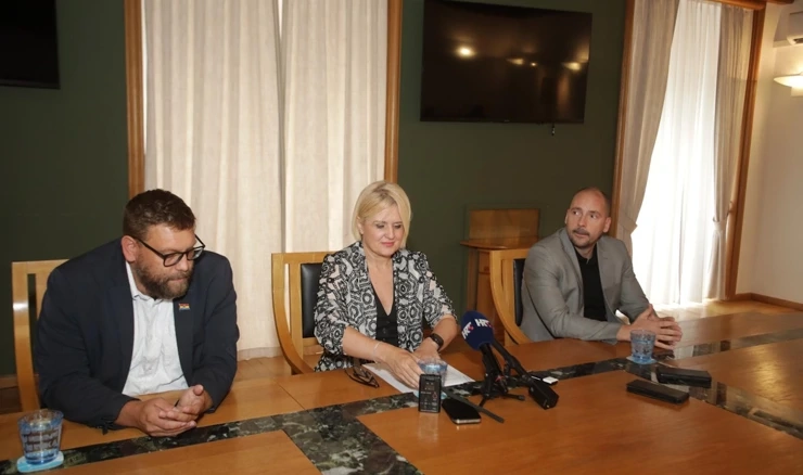 Rinčić je rekla kako se nagradom želi poslati poruku mira i nenasilja u Rijeci