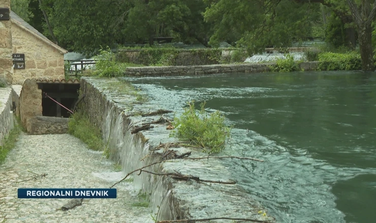 Visok vodostaj Krke, zavoren NP