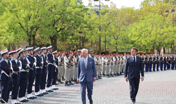 Britanski kralj Charles III i francuski predsjednik Emmanuel Macrone 