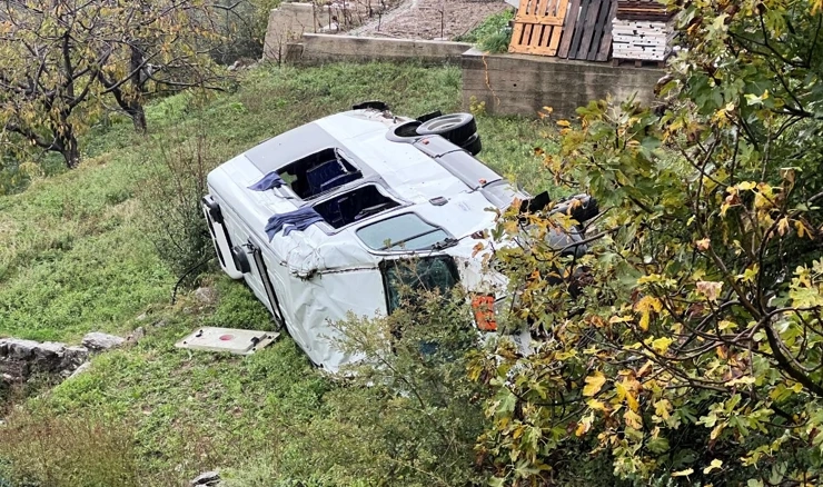 Školski kombi sletio s ceste kod Splita