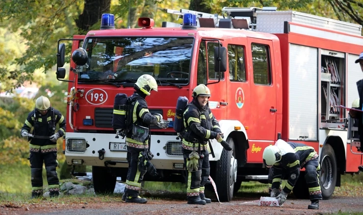 Vatrogasci na vježbi "gasili" šumski požar bespilotnim letjelicama