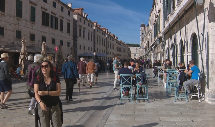 Stradun pun i krajem listopada