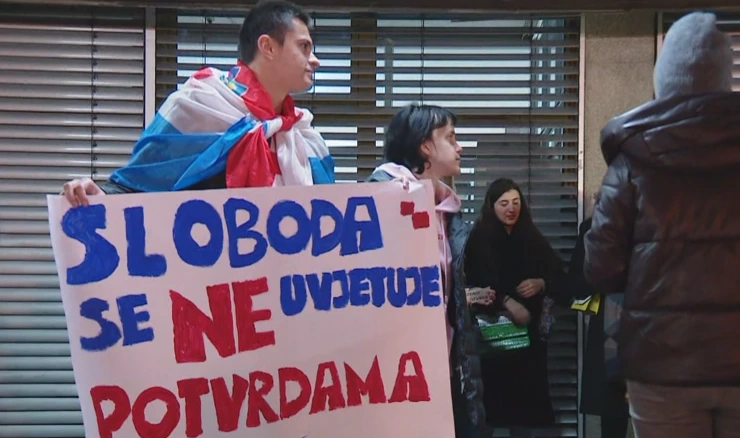 Prosvjed studenata protiv COVID potvrda