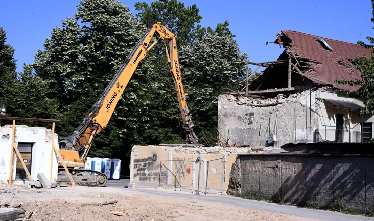 Rušenje nakon potresa u Petrinji 