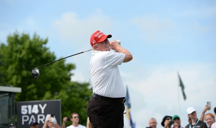  Trump već smatra svoje golf resorte produžecima Bijele kuće